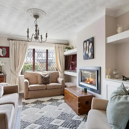 Nyaraló Elegant 3br With Garden And Parking