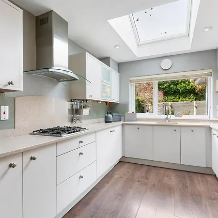 Elegant 3br With Garden And Parking Dublin