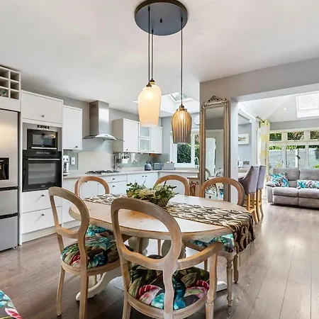 Elegant 3br With Garden And Parking *